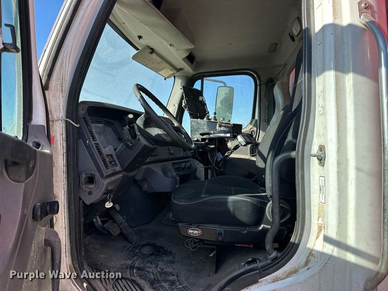 image for item ER8374 2013 Freightliner 114SD feed mixer truck 