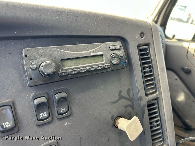 image for item ER8374 2013 Freightliner 114SD feed mixer truck 