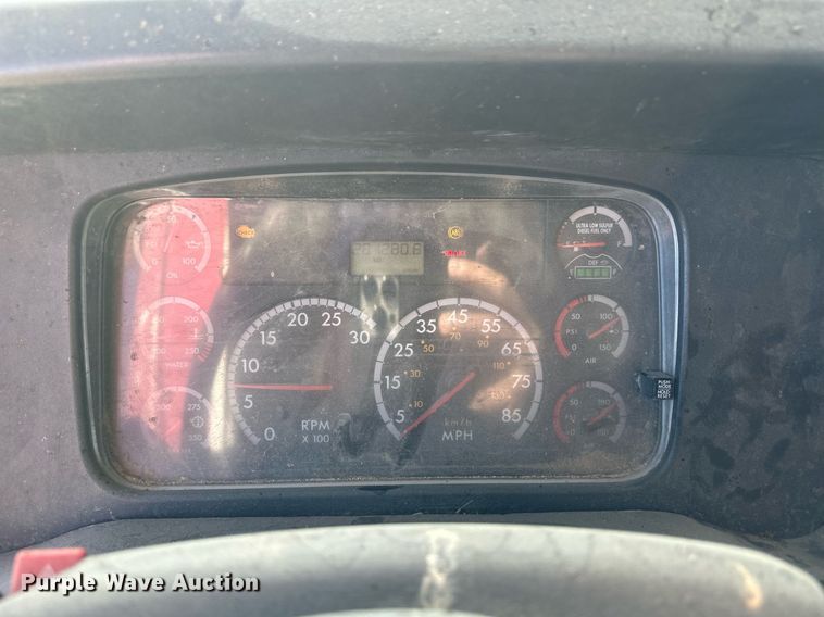 image for item ER8374 2013 Freightliner 114SD feed mixer truck 