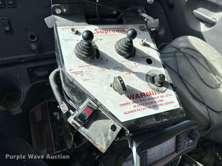 image for item ER8374 2013 Freightliner 114SD feed mixer truck 