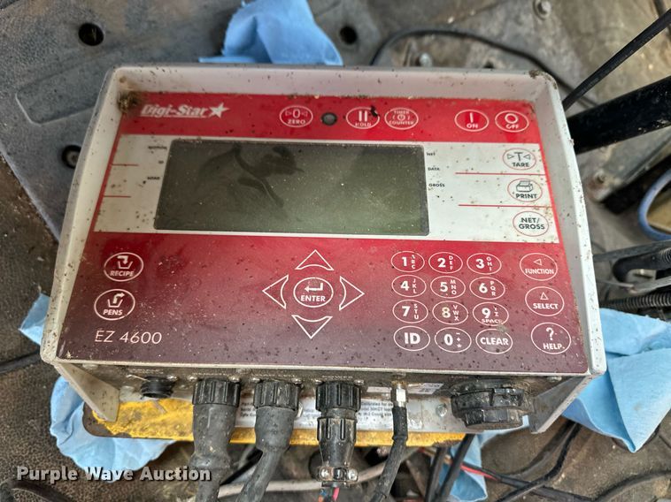 image for item ER8374 2013 Freightliner 114SD feed mixer truck 