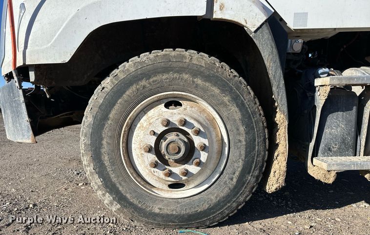 image for item ER8374 2013 Freightliner 114SD feed mixer truck 