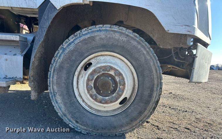 image for item ER8374 2013 Freightliner 114SD feed mixer truck 