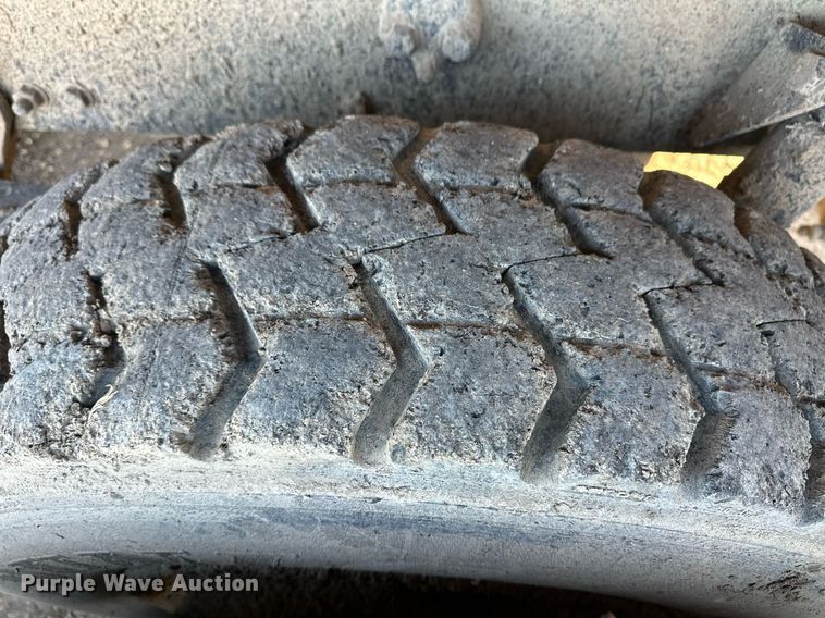 image for item ER8374 2013 Freightliner 114SD feed mixer truck 