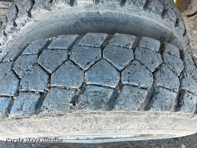 image for item ER8374 2013 Freightliner 114SD feed mixer truck 