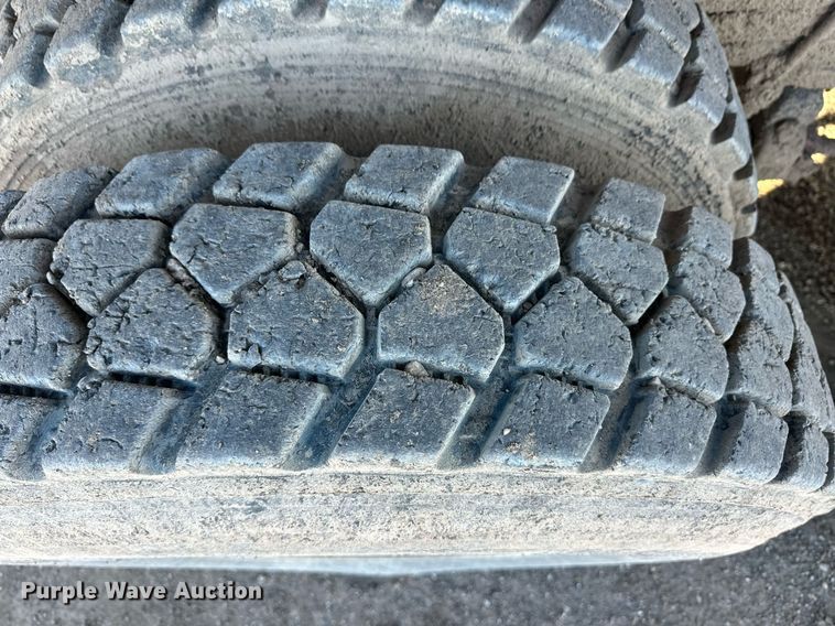 image for item ER8374 2013 Freightliner 114SD feed mixer truck 