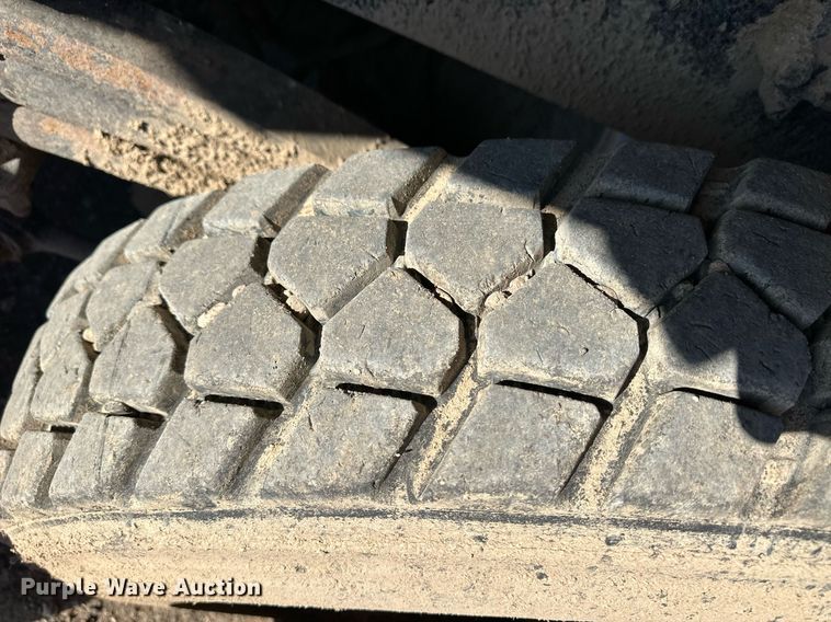 image for item ER8374 2013 Freightliner 114SD feed mixer truck 