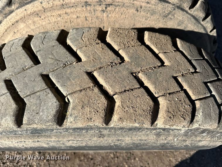 image for item ER8374 2013 Freightliner 114SD feed mixer truck 