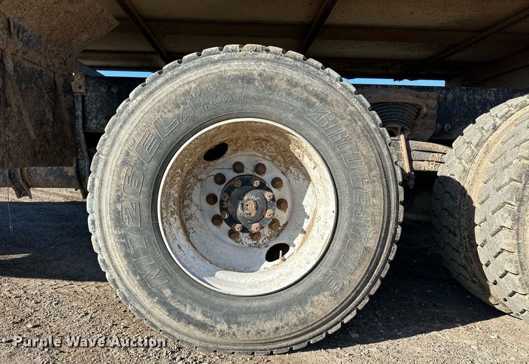 image for item ER8374 2013 Freightliner 114SD feed mixer truck 