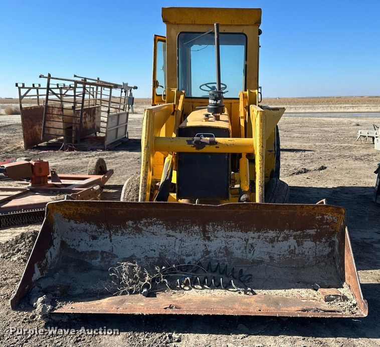 image for item ER8378 1981 John Deere 310A tractor