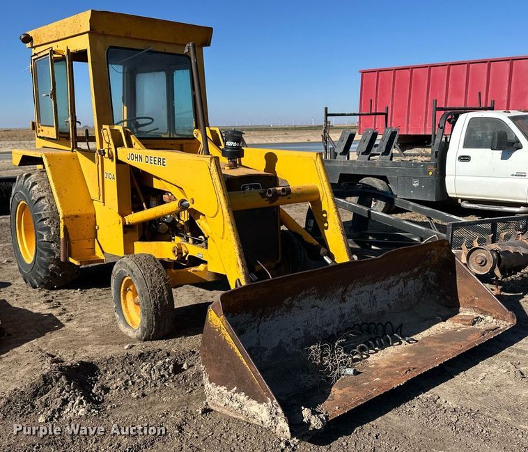 image for item ER8378 1981 John Deere 310A tractor