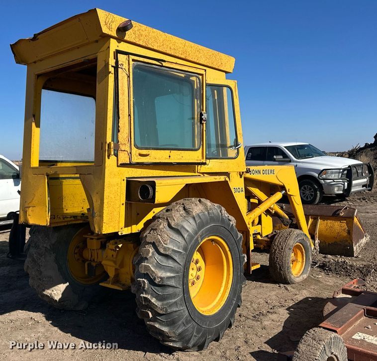 image for item ER8378 1981 John Deere 310A tractor