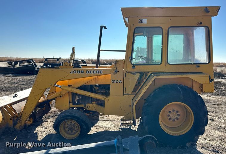 image for item ER8378 1981 John Deere 310A tractor