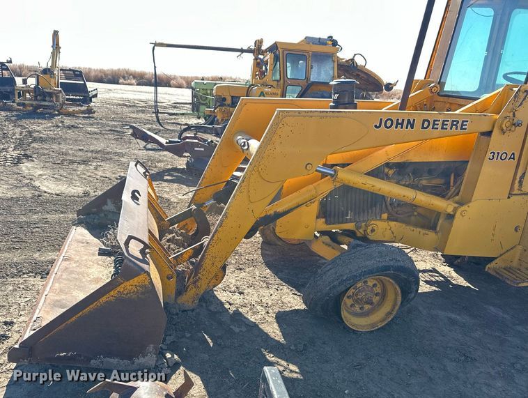 image for item ER8378 1981 John Deere 310A tractor