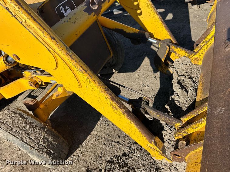 image for item ER8378 1981 John Deere 310A tractor