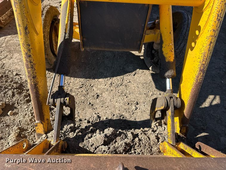 image for item ER8378 1981 John Deere 310A tractor