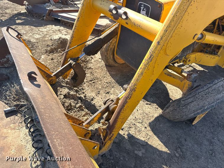 image for item ER8378 1981 John Deere 310A tractor