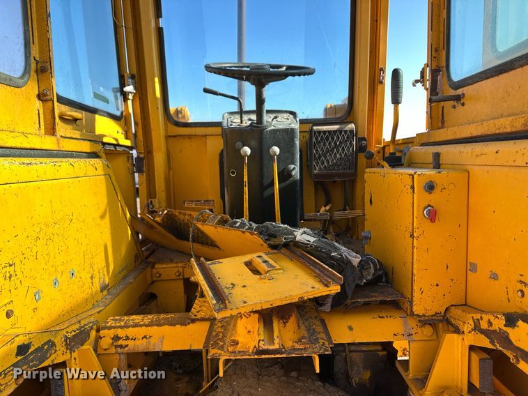 image for item ER8378 1981 John Deere 310A tractor