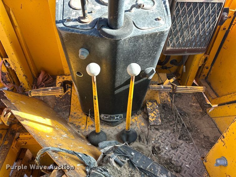 image for item ER8378 1981 John Deere 310A tractor