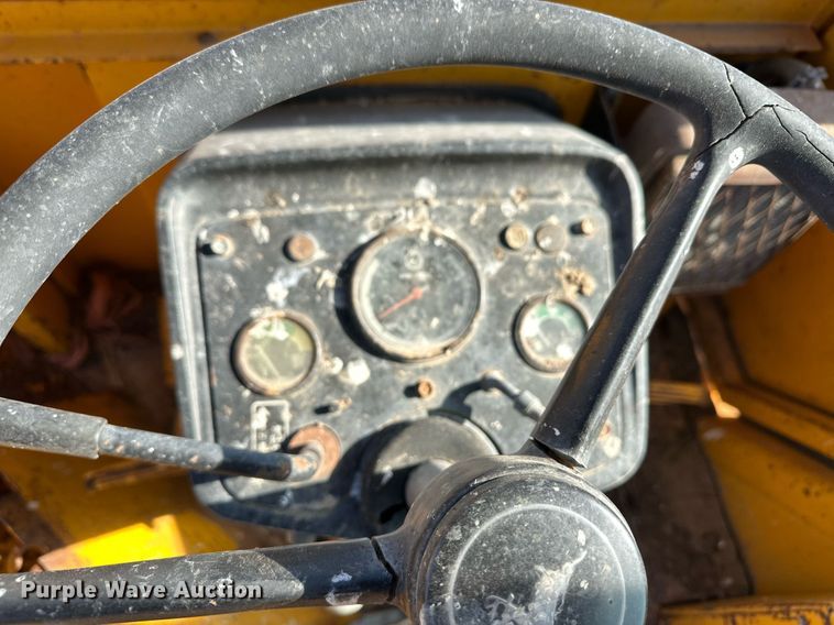 image for item ER8378 1981 John Deere 310A tractor