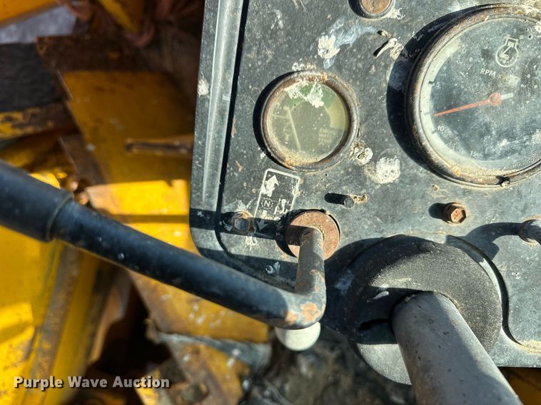 image for item ER8378 1981 John Deere 310A tractor