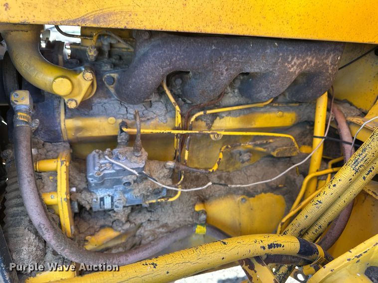 image for item ER8378 1981 John Deere 310A tractor