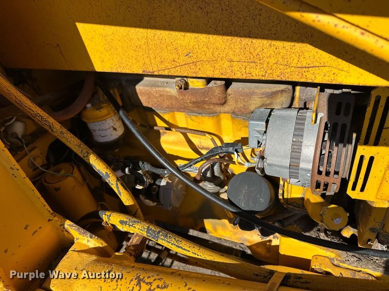 image for item ER8378 1981 John Deere 310A tractor