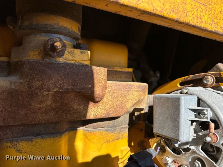 image for item ER8378 1981 John Deere 310A tractor