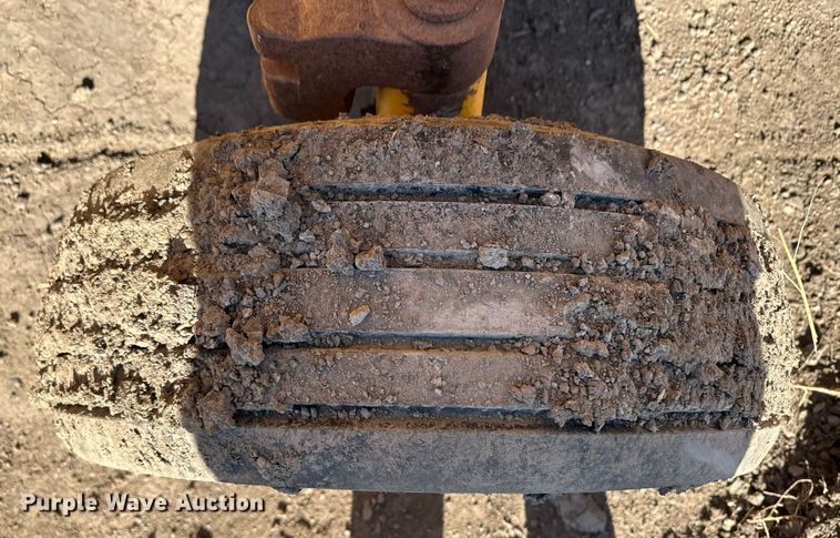 image for item ER8378 1981 John Deere 310A tractor