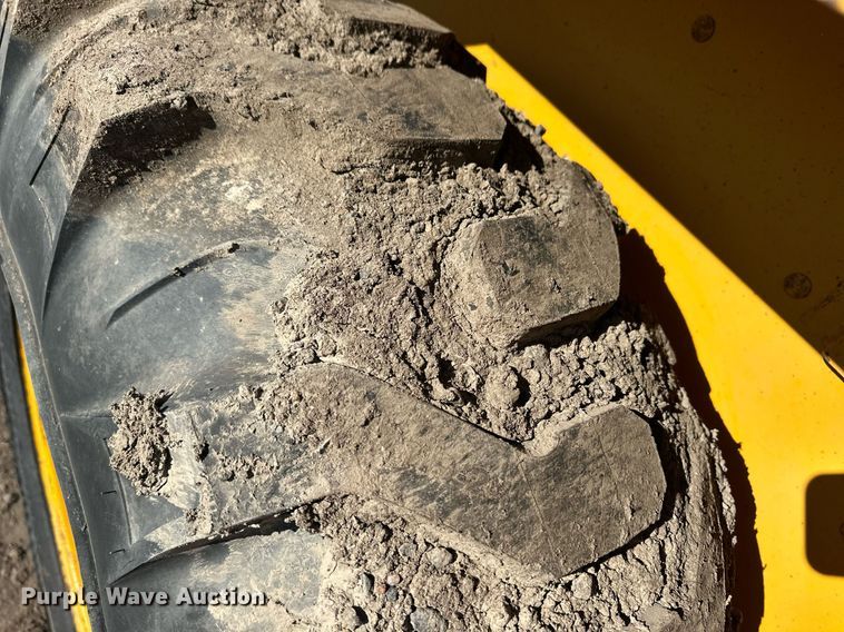 image for item ER8378 1981 John Deere 310A tractor