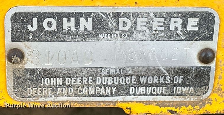 image for item ER8378 1981 John Deere 310A tractor