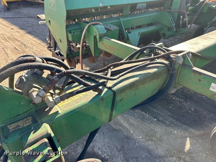 image for item ER8529 Great Plains Solid Stand 30 grain drill