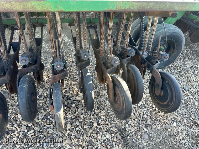 image for item ER8529 Great Plains Solid Stand 30 grain drill