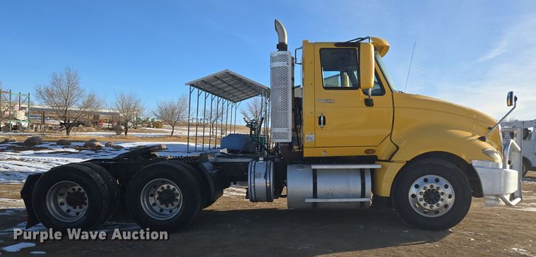 image for item DT7020 2011 International Prostar Premium truck