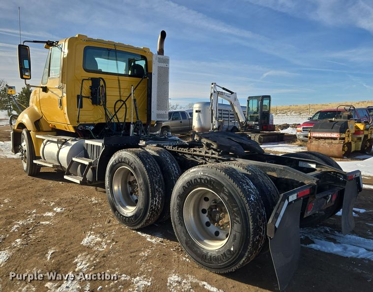 image for item DT7020 2011 International Prostar Premium truck