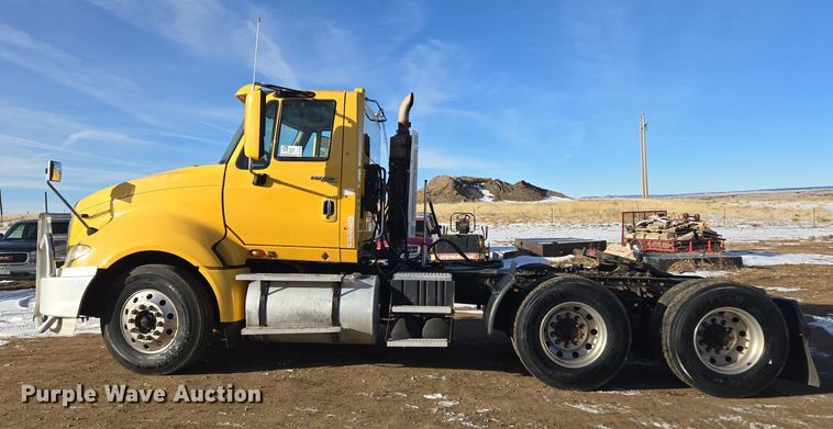 image for item DT7020 2011 International Prostar Premium truck