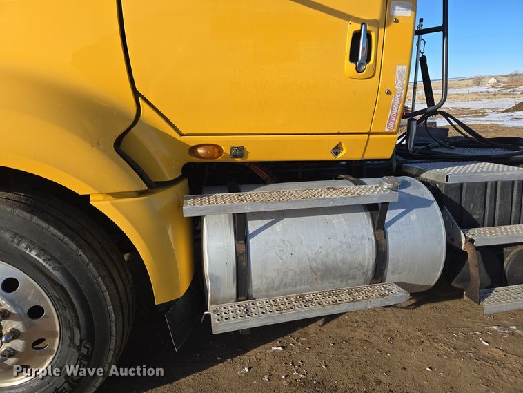 image for item DT7020 2011 International Prostar Premium truck