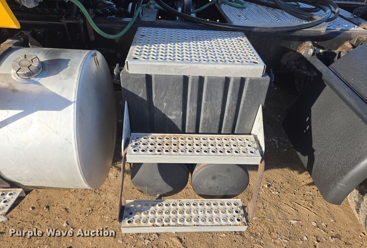 image for item DT7020 2011 International Prostar Premium truck