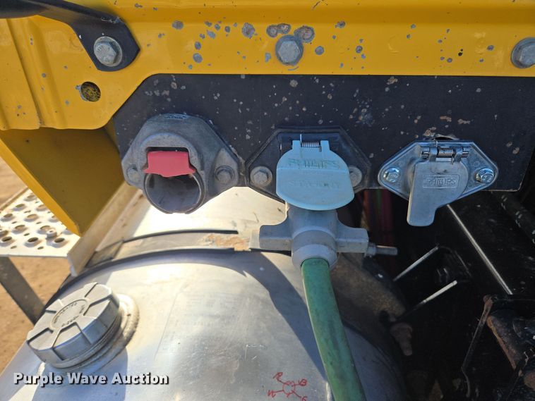 image for item DT7020 2011 International Prostar Premium truck