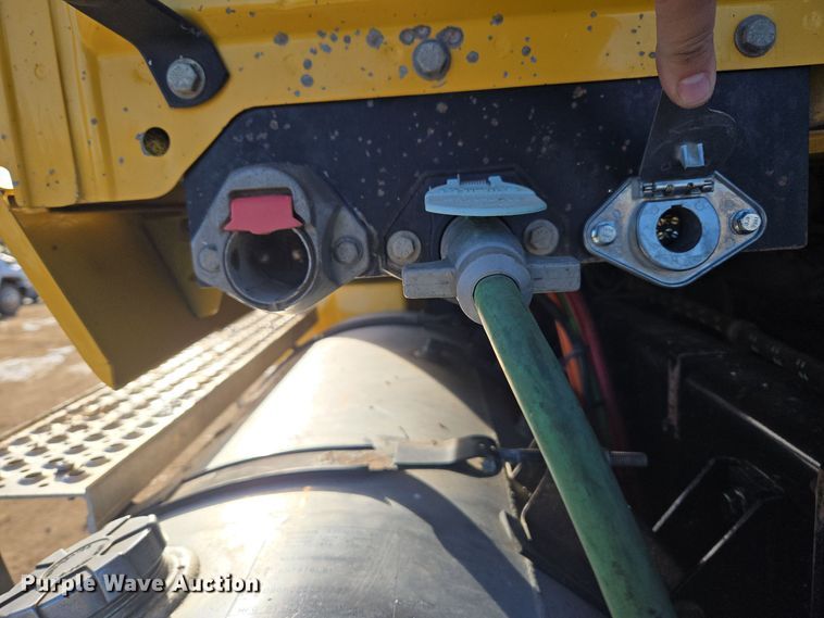 image for item DT7020 2011 International Prostar Premium truck