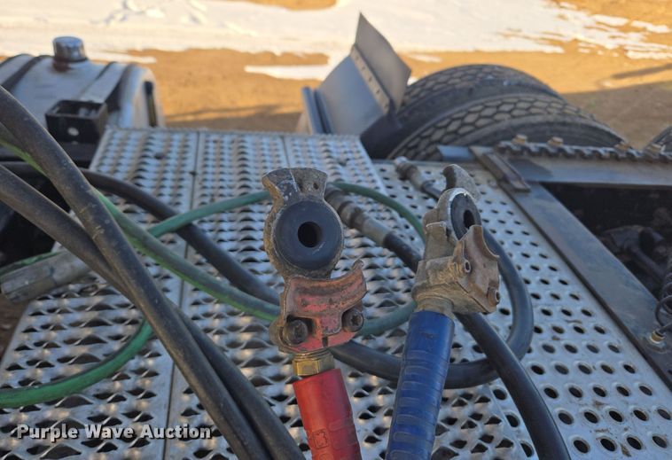 image for item DT7020 2011 International Prostar Premium truck