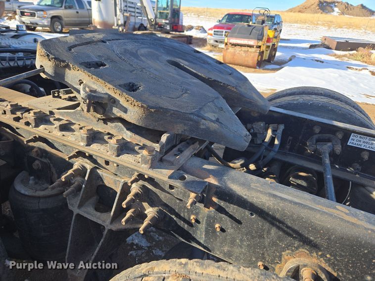 image for item DT7020 2011 International Prostar Premium truck