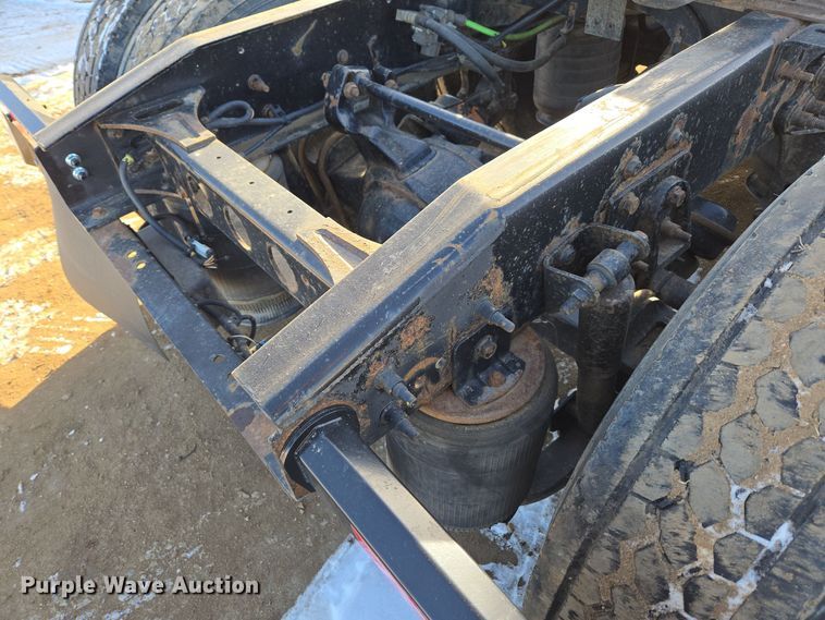 image for item DT7020 2011 International Prostar Premium truck