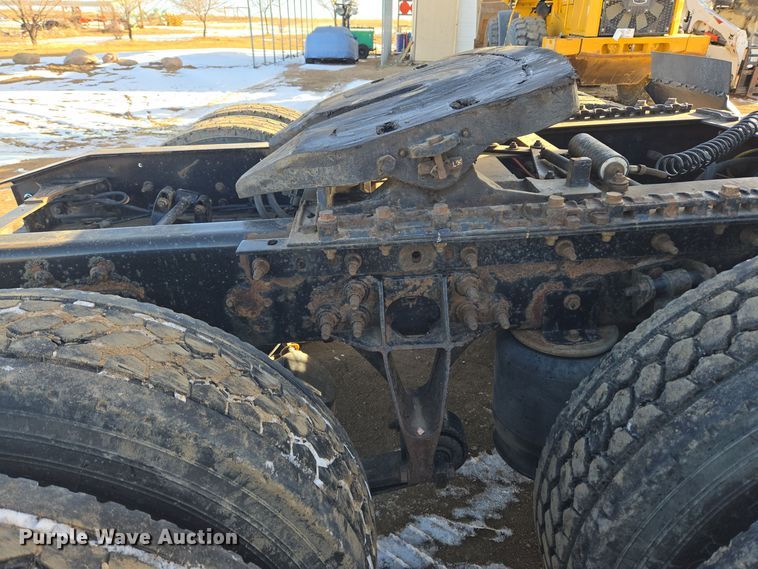 image for item DT7020 2011 International Prostar Premium truck