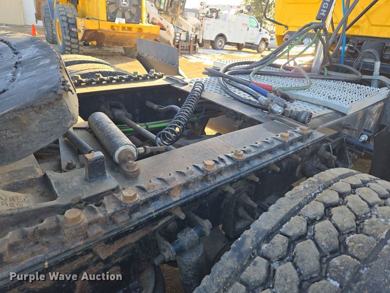 image for item DT7020 2011 International Prostar Premium truck