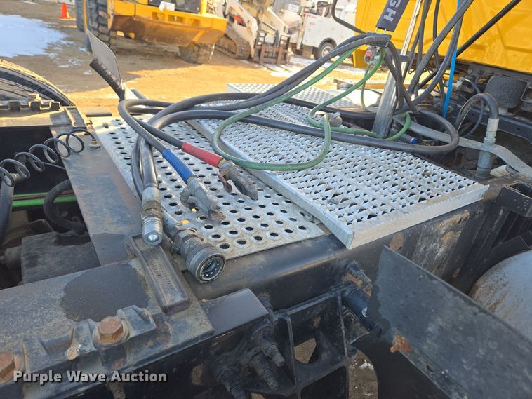 image for item DT7020 2011 International Prostar Premium truck