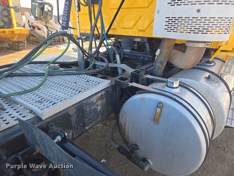 image for item DT7020 2011 International Prostar Premium truck