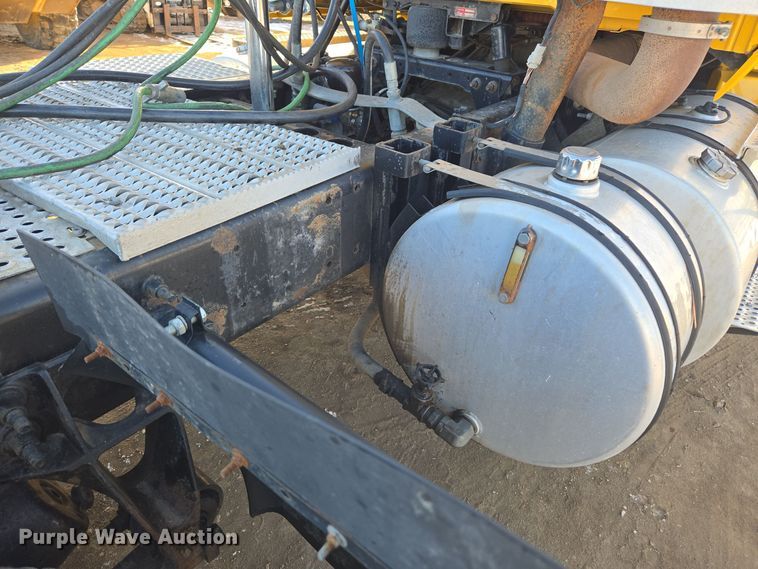 image for item DT7020 2011 International Prostar Premium truck