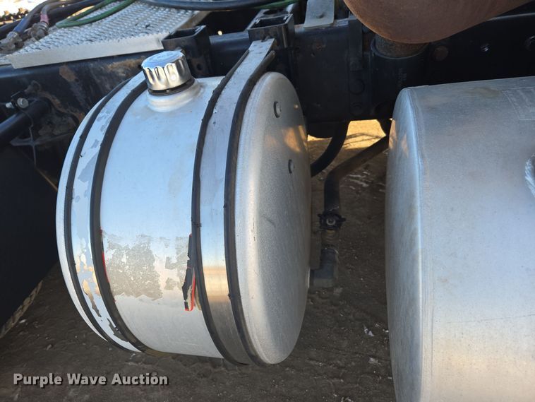 image for item DT7020 2011 International Prostar Premium truck