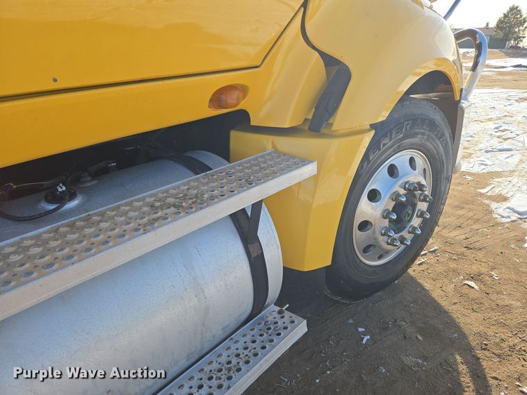 image for item DT7020 2011 International Prostar Premium truck